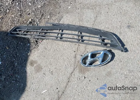 2018 Hyundai Santa Fe Sport 2.4L z USA, uszkodzony, nr VIN 5NMZT3LB3JH071627